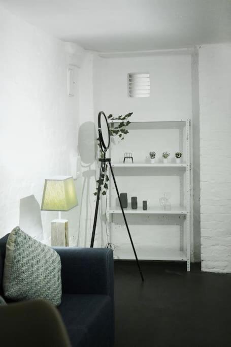 Central, Cozy & Beautiful Designed 2-rooms Apt. Near River Appartamento